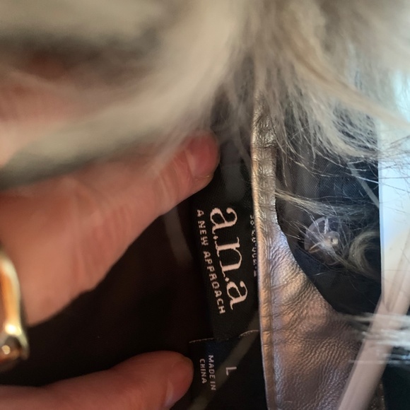 Silver jacket with fur collar - Picture 5 of 7